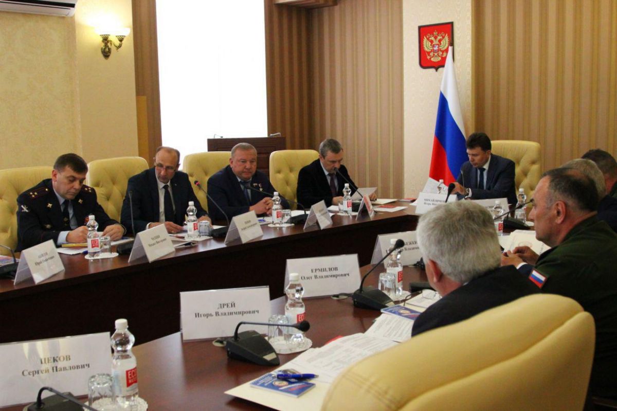 Сергей Аксёнов и Владимир Шаманов возглавили наблюдательный совет ДОСААФ Крыма